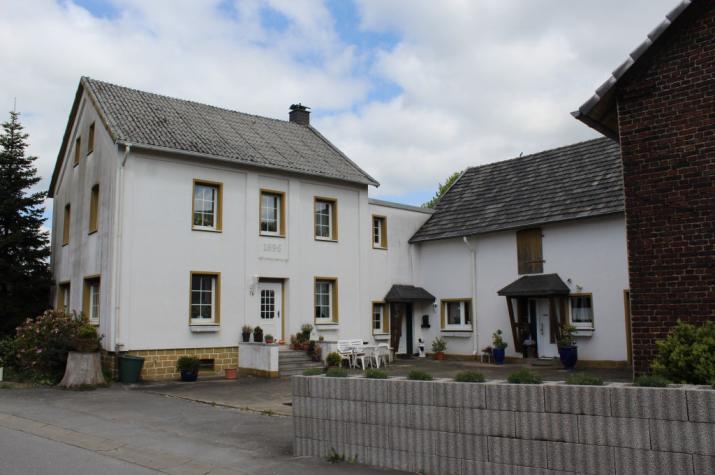 Bauernhaus mit Einliegerwohnung und Nebengebäuden in 58730 Fröndenberg/Ruhr - Außenansicht des Anwesens