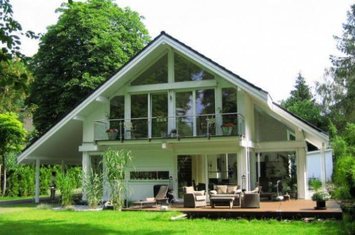 Modernes Fachwerkhaus in Kleinmachnow - Das moderne Fachwerkhaus von der Gartenansicht