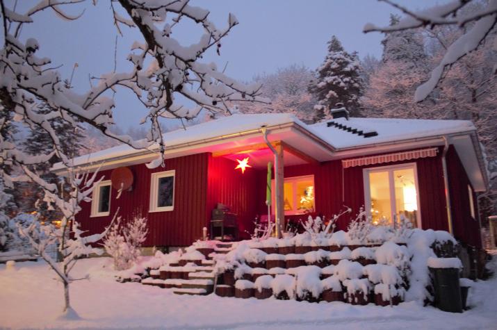 Schwedenhaus Bungalow ökologisch-nachhaltig-wertvoll - Hausansicht