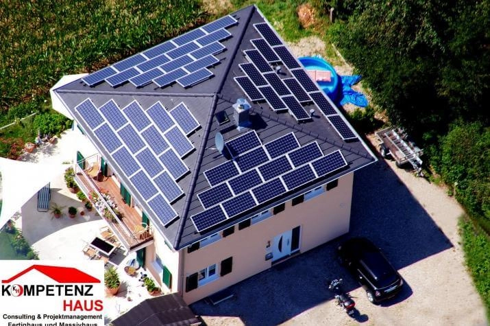 Villa - Stadthaus - Landhaus - Erker - Freisitz OG - schlüsselfertig, Walmdach mit Photovoltaikanlage Stromerzeugung